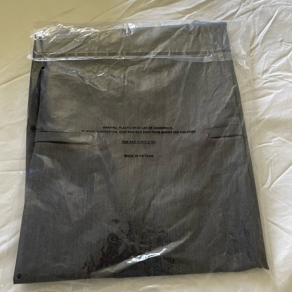 Figs unopened charcoal grey scrub 3in1 pocket with tag on - Picture 3 of 3